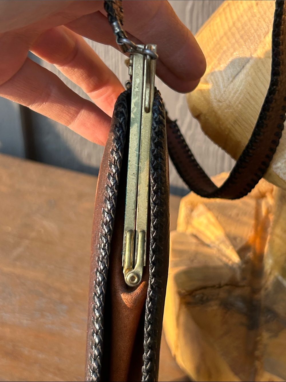 Antique 1920s nouveau art deco hand tooled leather brass clutch purse - Picture 5 of 17